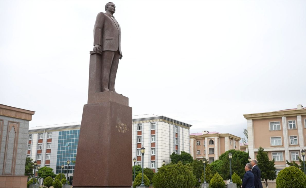 "Naxçıvandan Xankəndiyə uzanan Zəfər yolu” adlı konfrans keçirildi - FOTOLAR